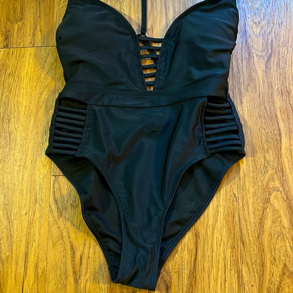 Adjustable removable padded so cute swimsuit - Picture 3 of 6